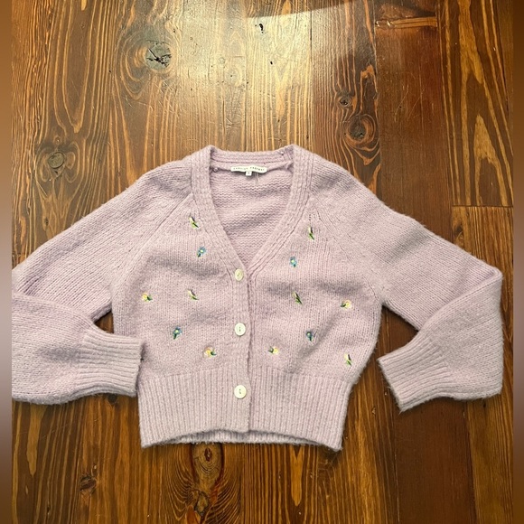 ENGLISH FACTORY Lavender Embroidered Floral Cardigan Faux Shell Buttons So Soft - Picture 6 of 9